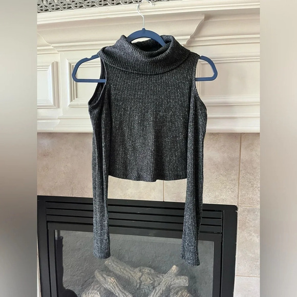 Hollister Sweaters - Hollister Sweater Women's Grey Knit Turtleneck Cold Shoulder Crop Top Small